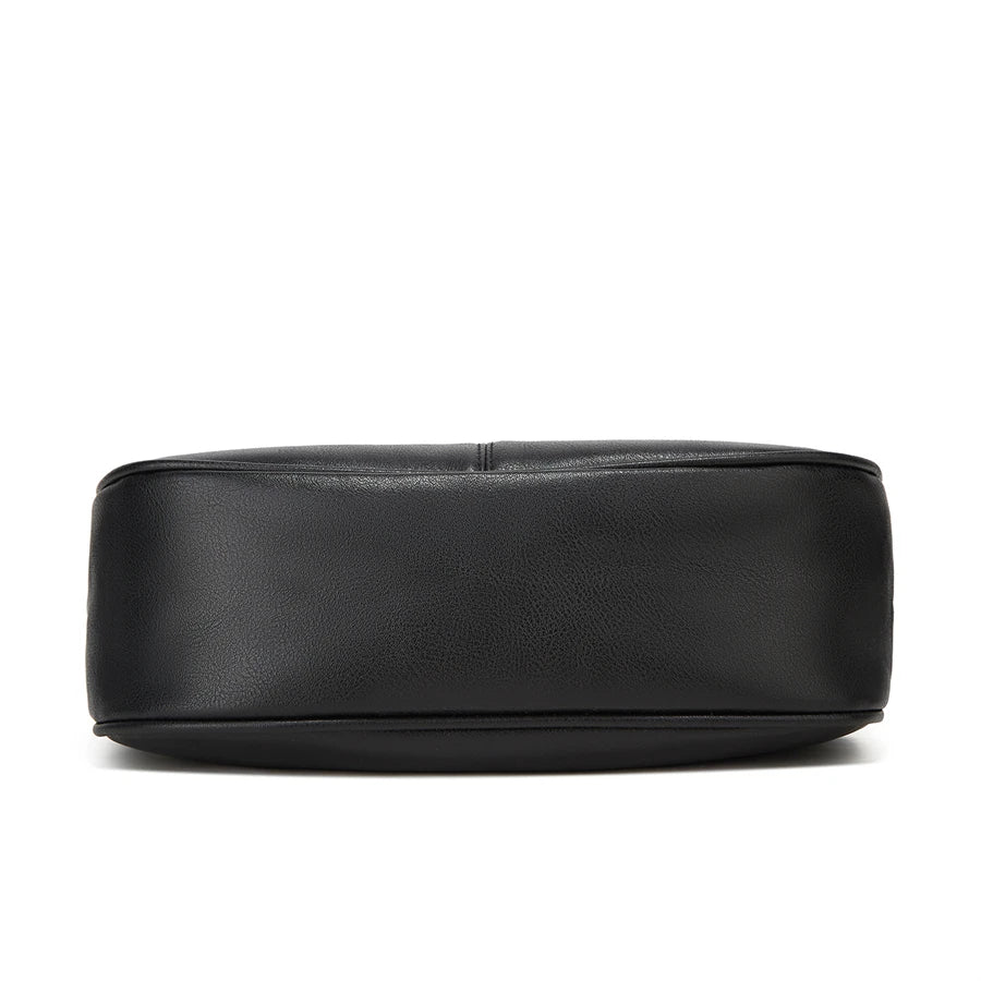 Sac à l'épaule en cuir PU noir à forme rectangulaire et lisse.
