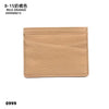 Porte-cartes en cuir véritable beige clair avec une finition texturée.