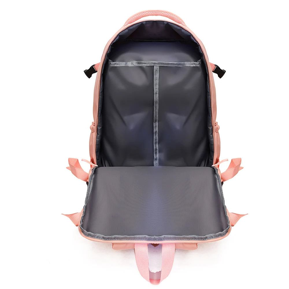 Pinkes Reise-Boarding-Rucksack mit grauer Futter und rosa Tragegurt, geöffnet.