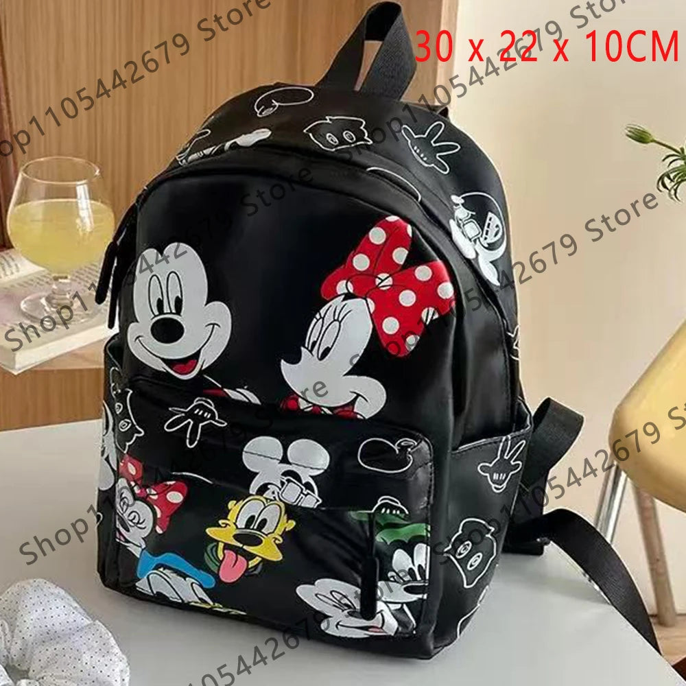 Mochila de peluche negra con dibujo de ratón y pato, personajes como Mickey y Minnie Mouse