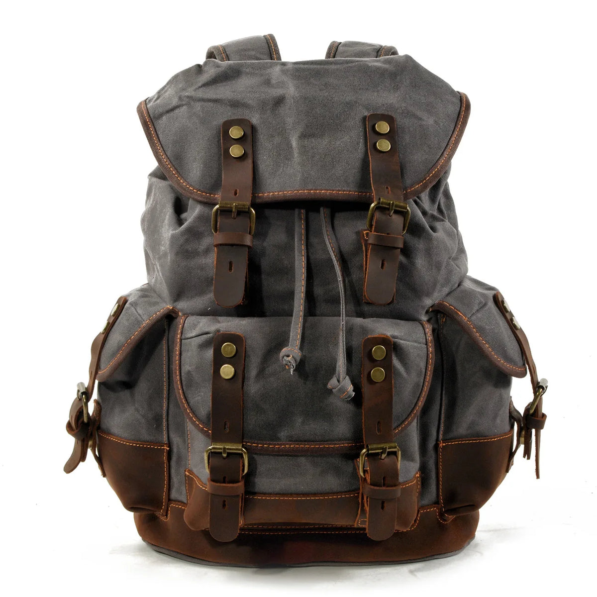 Mochila de senderismo gris de lona con detalles en cuero marrón y correas ajustables.