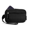 Bolso cruz negro acolchado con cremallera y correa sobre fondo blanco.