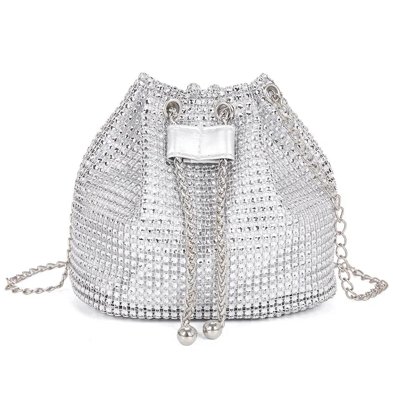 Bolso cruz con cordón de pedrería plateada y cadena texturizada