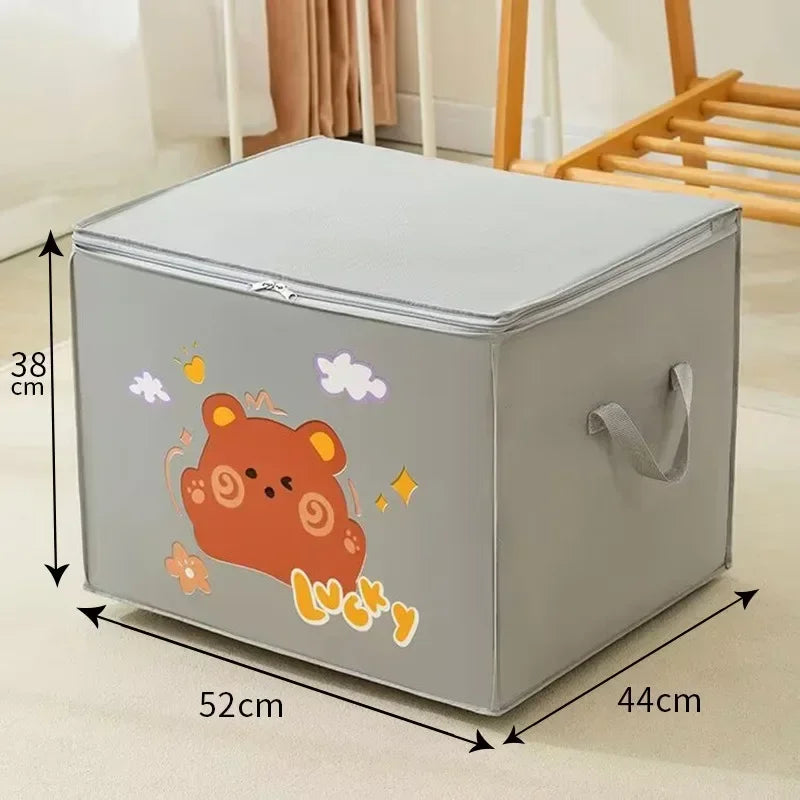 Graue wiederverwendbare Kleiderschachtel-Decke mit niedlicher orangebär-Design, von oben und Seite gezeigt.