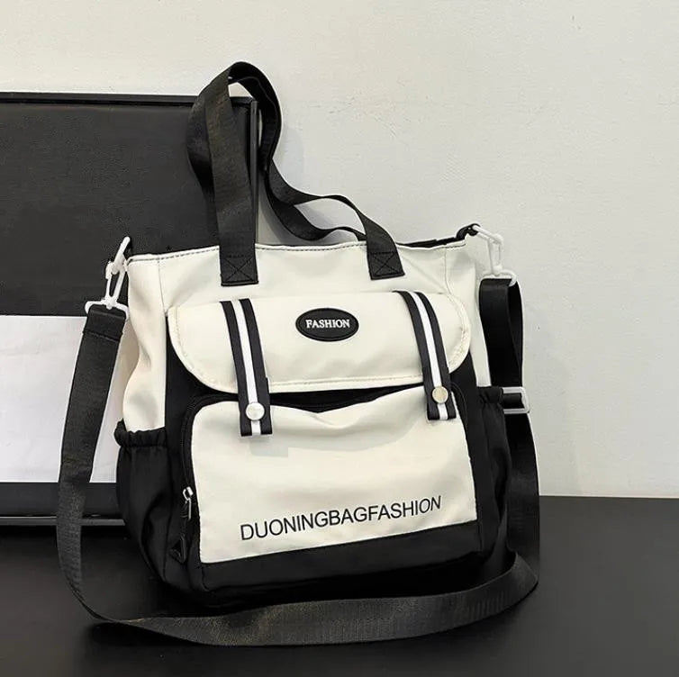 Weiße und schwarze Nylon-Korbtasche mit schwarzem Riemen und der Marke DUONINGBAGFASHION