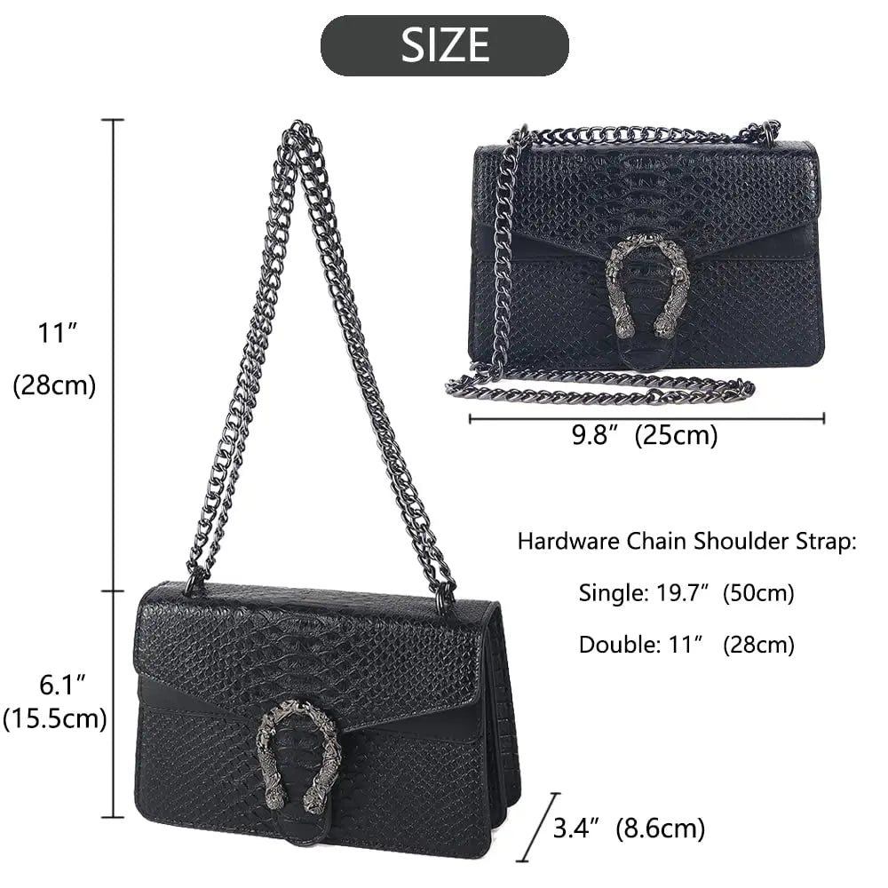 Bolso cruz de hombro con estampado de serpiente negra, mostrado con varias medidas.