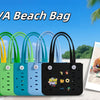 Collection de sacs de plage en caoutchouc EVA colorés, présentés sur un fond tropical.