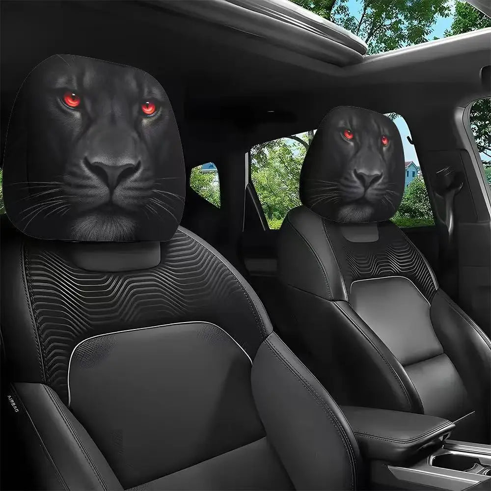 Dos protectores de cabezal de animales negros con ojos rojos brillantes instalados en el interior de un coche.
