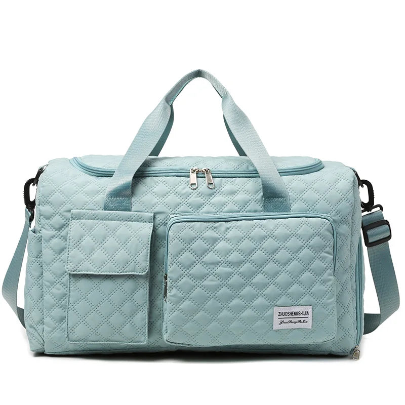 Hellblaue gesteppte Tasche mit zwei Taschen und gepolsterten Trägern