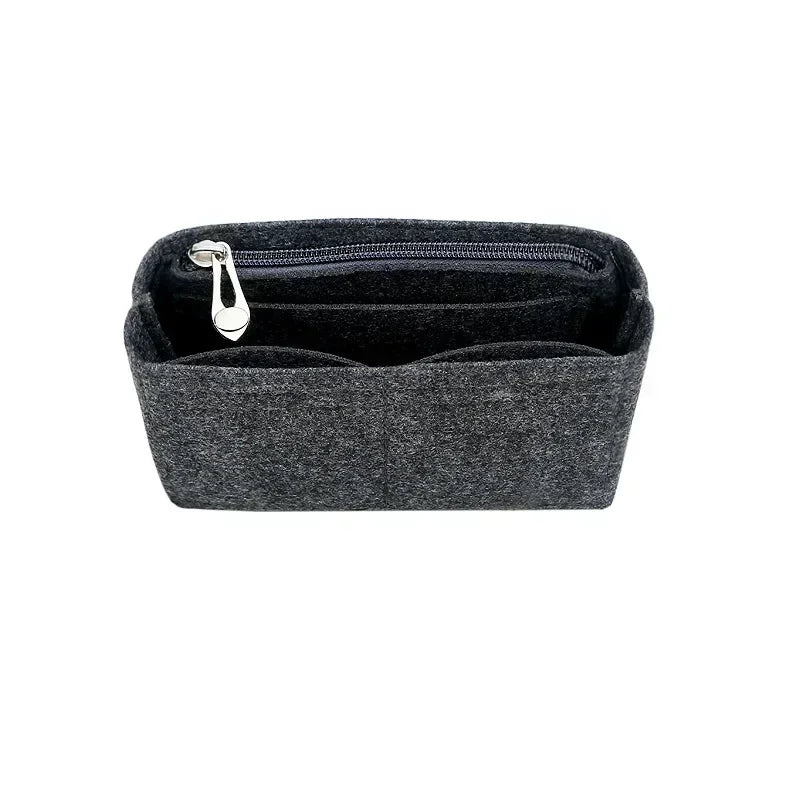 Organisateur de sac en tissu gris foncé avec fermeture éclair et boucle à suspendre.