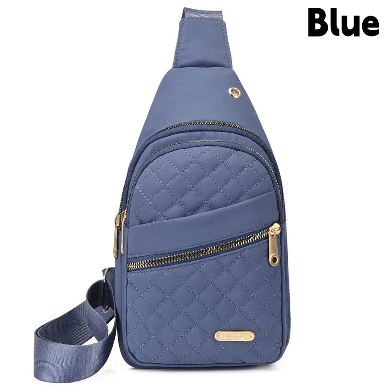 Blauer gesteppter wasserdichter Crossbody-Slingbag mit Reißverschluss und Trageriem.