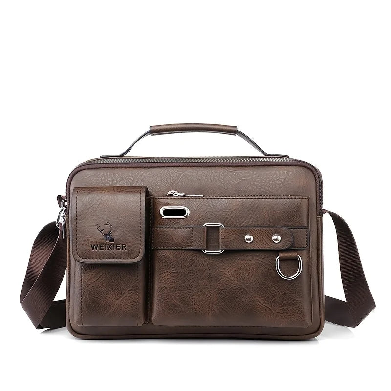 Sac bandoulière en cuir faux marron avec sangle en cuir et quincaillerie argentée.