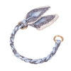 Elegante Seidenschal-Taschenkette mit blau-silberner geflochtener Schnur.