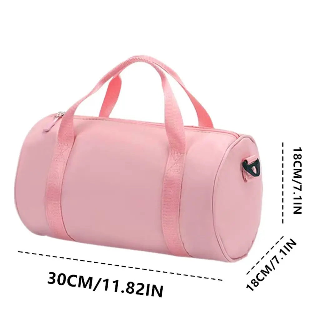 Pinkes, leichtes Nylon-Mini-Fitness-Taschen mit rosa Riemen und schwarzem Logo.