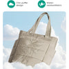 Sac fourre-tout matelassé beige avec des gouttelettes d'eau sur le tissu