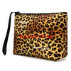 Bolsa cosmética de estampado de leopardo marrón hecha de neopreno impermeable para viajar.