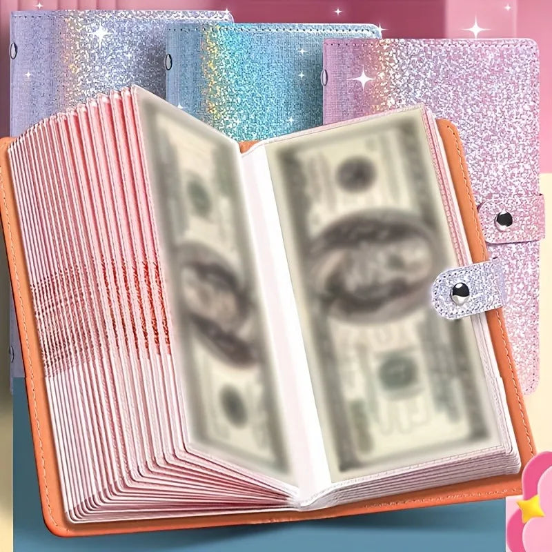 Un carnet en cuir rose rempli de billets et entouré de pochettes colorées et brillantes.