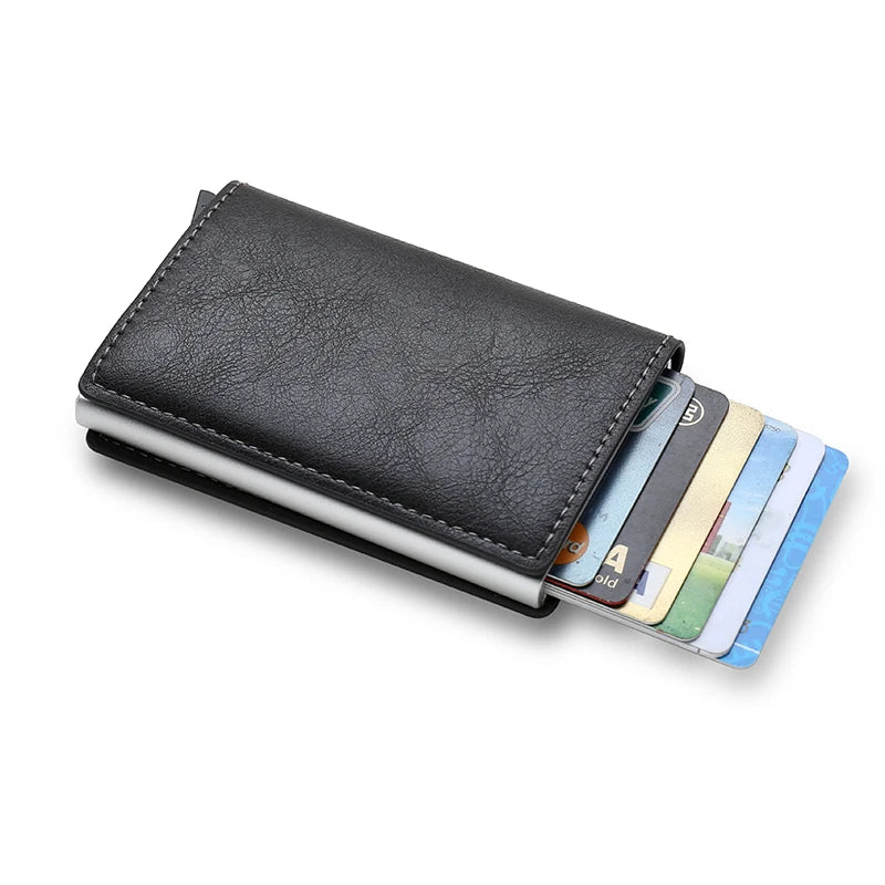 Portefeuille avec protection RFID noir et fin, affichant plusieurs cartes de crédit.