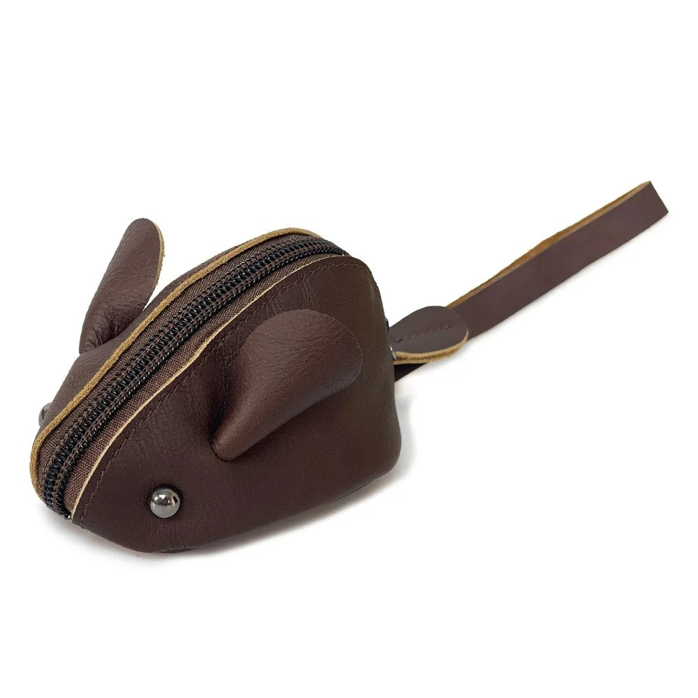 Portefeuille en cuir marron foncé, en forme de souris de dessin animé vintage avec fermeture éclair et sangle.