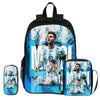 Schwarzer Rucksack mit Grafik eines männlichen Athleten in einem weißen und blauen Trikot.