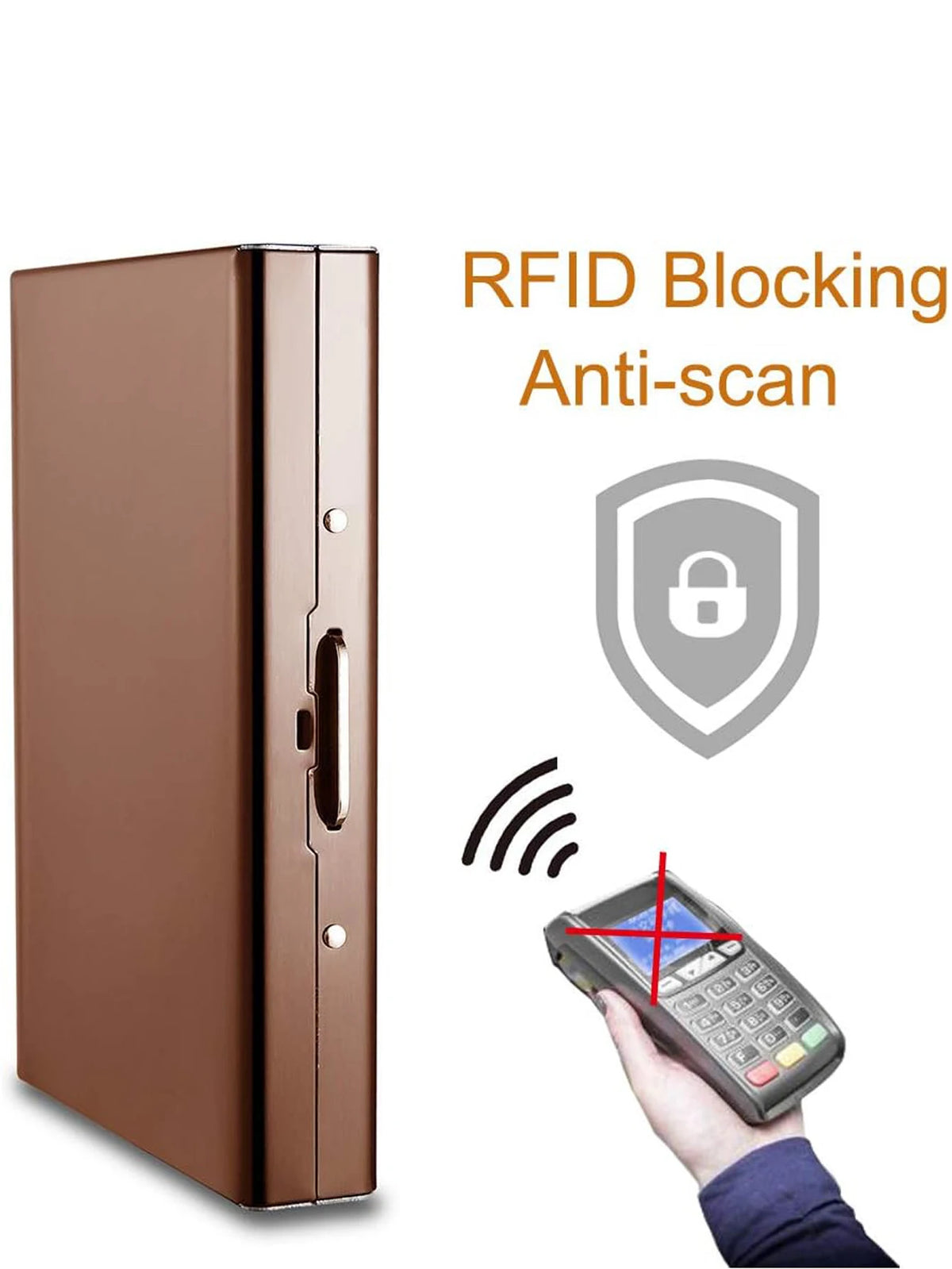 حامل بطاقة رفيع بني لحجب تقنية RFID بجانب يد تحمل هاتفًا محمولًا