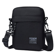 Pochette bandoulière noire à ajustement pour vêtement
