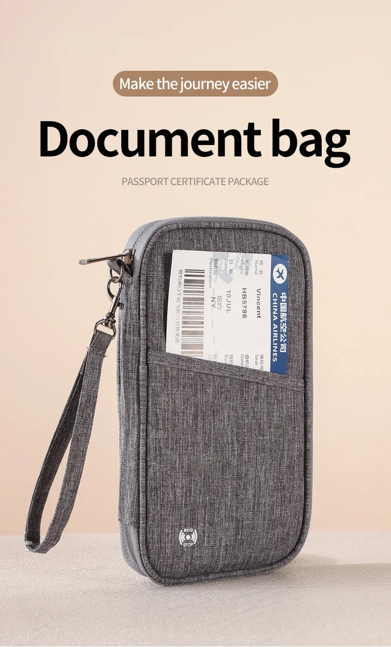 Una bolsa de documentos gris con un paquete de certificado de pasaporte sobre una superficie clara.