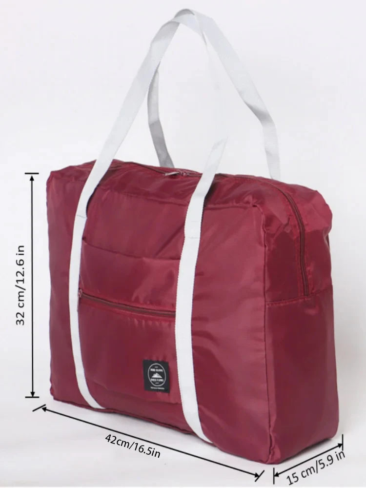 Sac de voyage pliable marron avec anses et bretelles blanches.