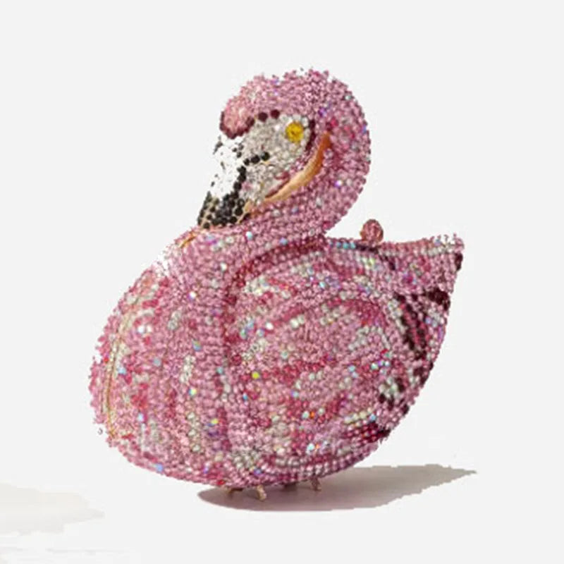 Pochette clochette en cristal rose, décorée de pierres scintillantes et d'un détail de tête détaillé.