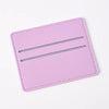 Porta tarjetas de cuero PU morado claro con dos ranuras horizontales.