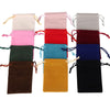 Un juego de nueve bolsas de regalo de terciopelo suave con cordones en varios colores, incluyendo rosa, rojo, azul, verde y n