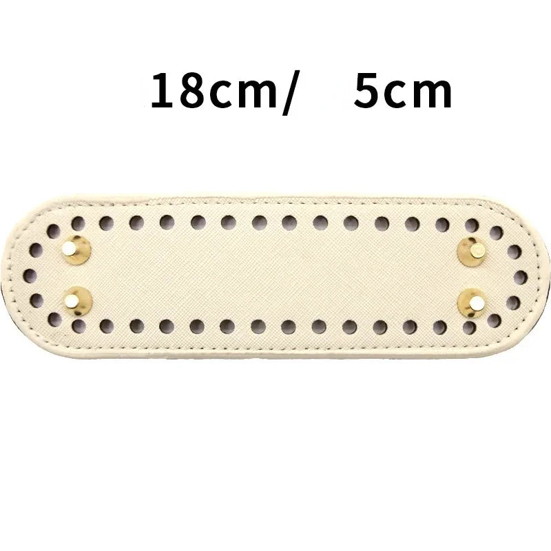 Beige strapazierfähige PU-Tasche mit Bodenniet, Maße 18 cm x 5 cm.