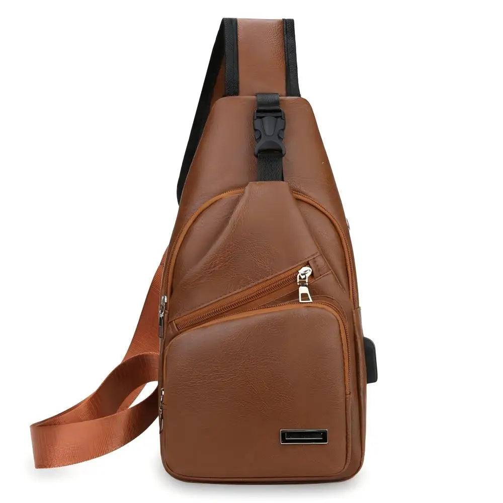 Sac bandoulière en cuir marron avec sangle et fermeture éclair noire.