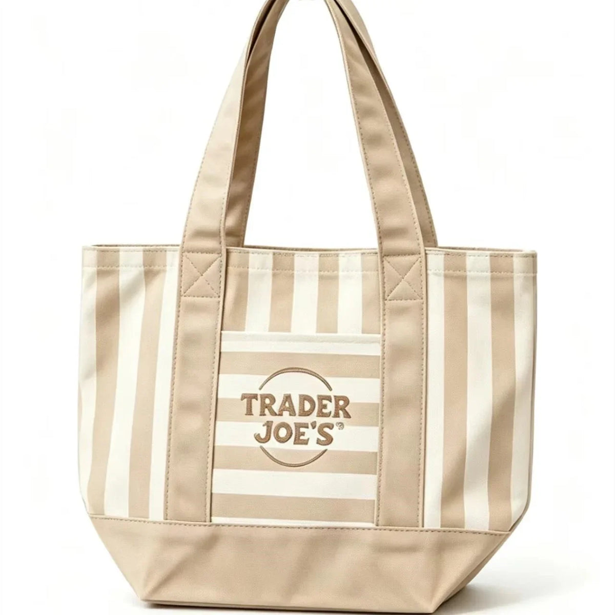 Mochila de lona a rayas beige y blanca con el logo de Trader Joe's impreso en la parte delantera.