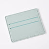 Porta tarjetas de cuero PU azul claro con múltiples ranuras y dos espacios horizontales.