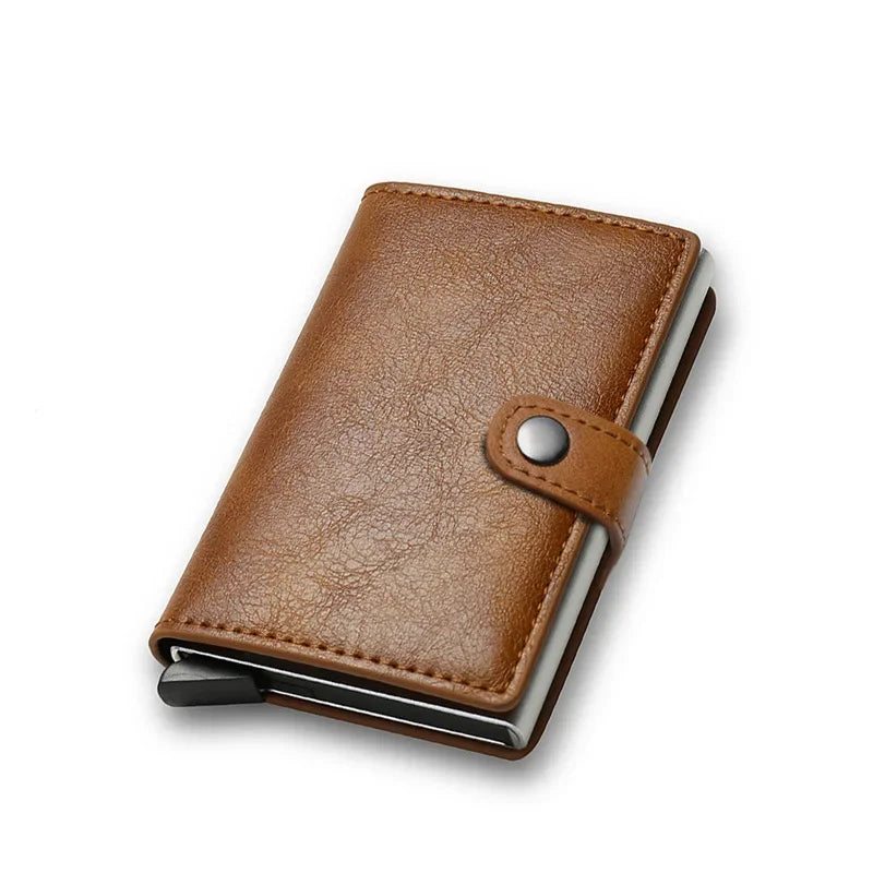 Portefeuille mince en cuir marron avec fermeture métallique.
