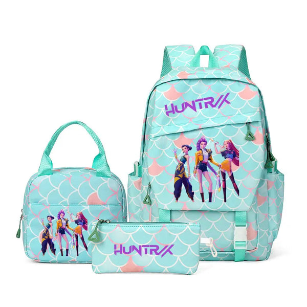 Mochila casual de varios compartimentos en color verde azulado y rosa con tela estampada y acentos morados.