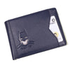 Cartera delgada de cuero azul oscuro con logo de Batman y tarjeta de identificación visible.