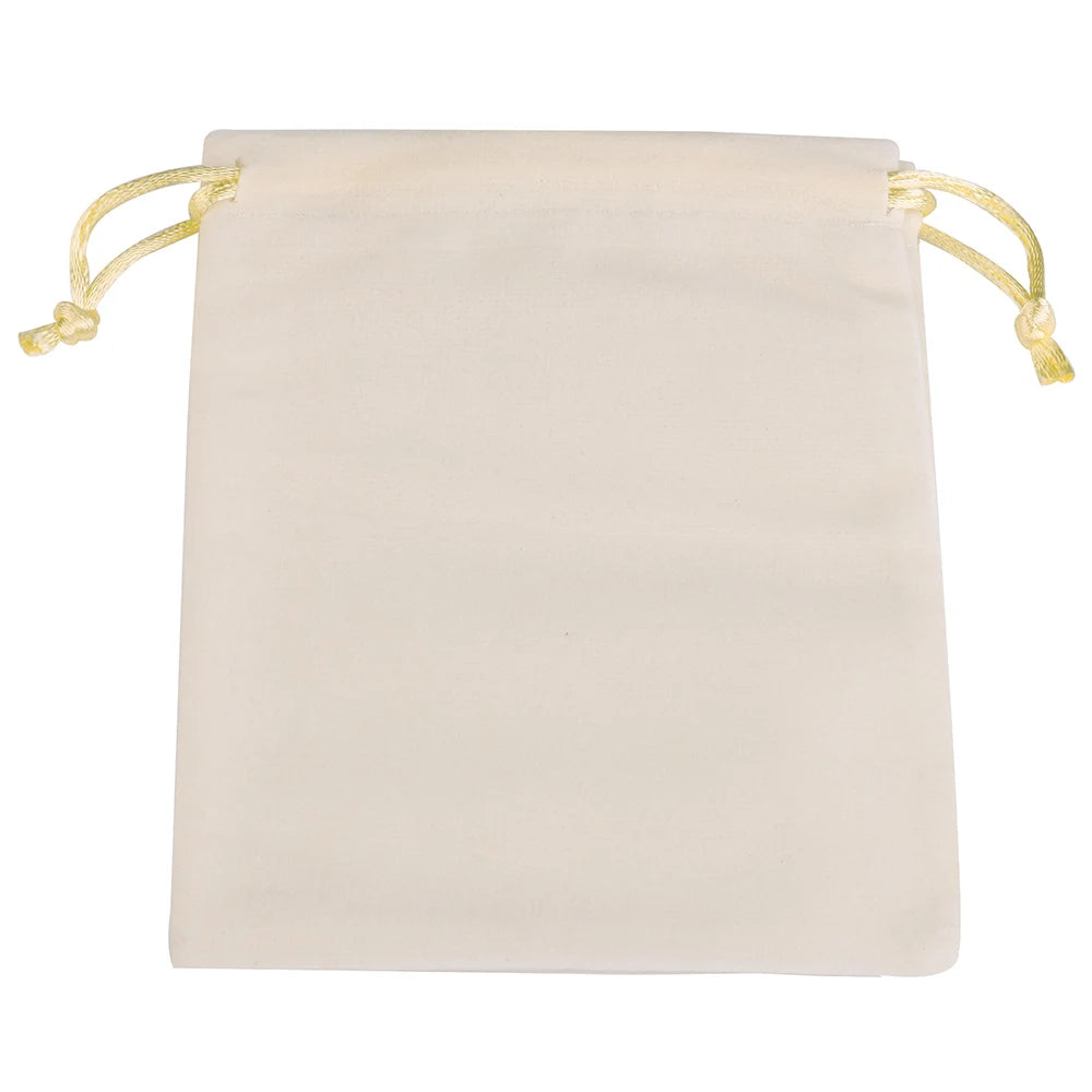 Bolsa de regalo rectangular de terciopelo color crema pálido con cordones amarillos claros.