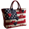 Bolso acolchado con estampado de bandera estadounidense roja y blanca con detalles de corazón.