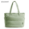 Sac fourre-tout rembourré olive clair, matelassé, avec poignées en tissu.