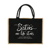 Schwarze Jute-Burlap-Tasche mit weißer Aufschrift: Sisters are like stars