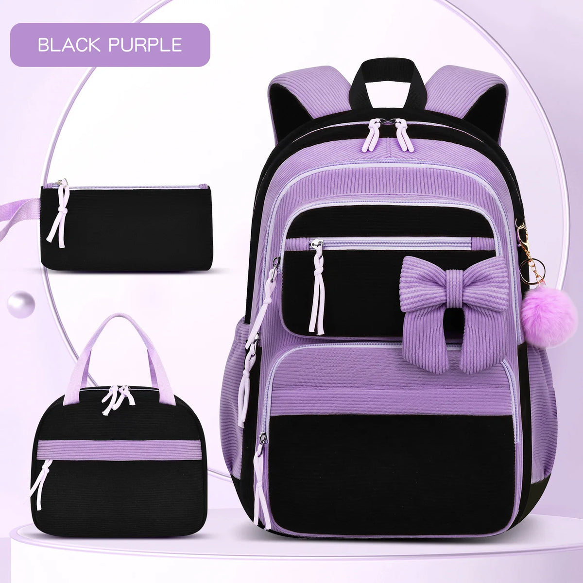 Lila und schwarz karierte Cordhosen-Rucksack-Set mit Haupttasche und separates Beutelchen mit Dekobändern.