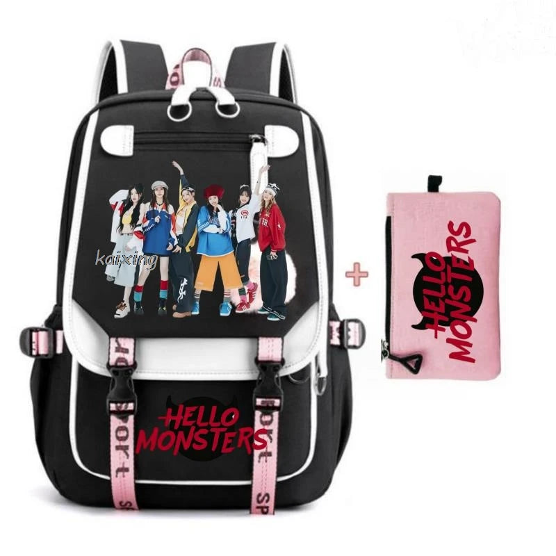 Schultasche Set aus schwarz-weißem Canvas mit Hello Monsters Grafiken für Schüler.