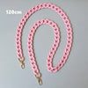Collier ou bracelet en résine rose mat de 120cm, présenté sur fond gris clair.