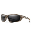Gafas deportivas marrones polarizadas con acabado mate, mostradas en perfil.