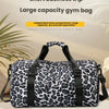 Bolso de gimnasio con estampado de leopardo y compartimento independiente para zapatos, ideal para viajes cortos de negocios.