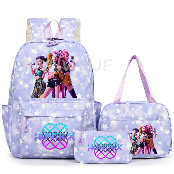 Set de mochila de moda morada y blanca con personajes estilo anime en la parte frontal.