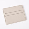 Porta tarjetas de cuero PU beige con dos ranuras horizontales.