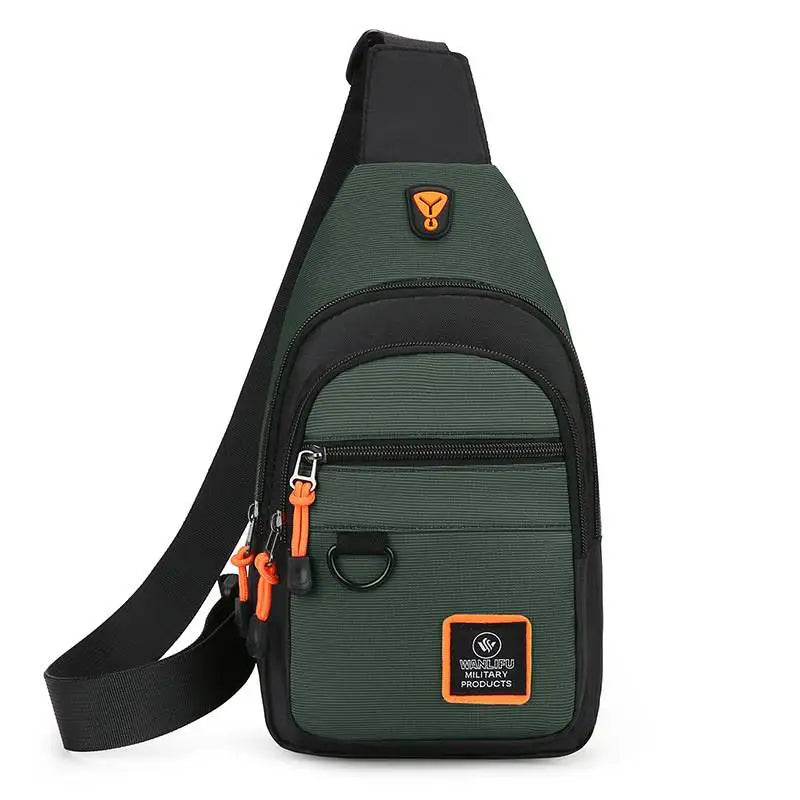 Dunkel olivgrüne und schwarze leichte Oxford-Schultasche mit schwarzem Riemen und gelbem Logo.